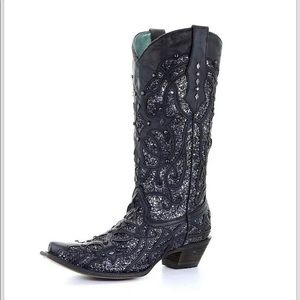 Stunning Corral Boots with Gorgeous Glitter inlay and intricate leather detail!